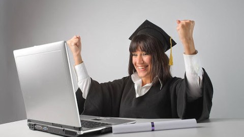 Daha bir universitet distant tədrisə başladı 