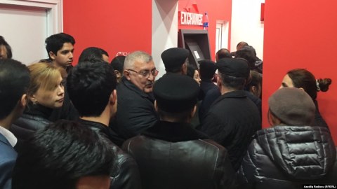 “Əmanətlərin dollara çevrilməsi indi daha risklidir”