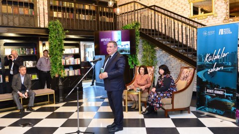 Eston yazıçısı Kersti Kivirüütün “Küləklər şəhəri” romanının təqdimatı keçirilib - FOTO