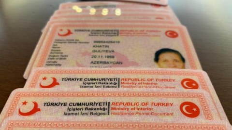 İstanbulda illərdir sənədsiz yaşayan azərbaycanlılara sənəd verilir - FOTO