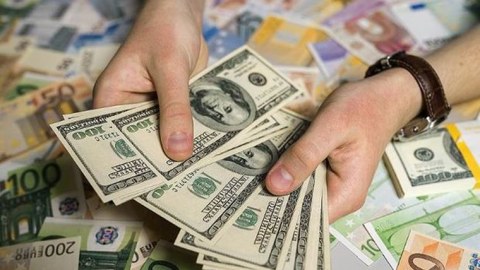 Hərracı keçirildi, satılan dollar və məzənnə bəlli oldu