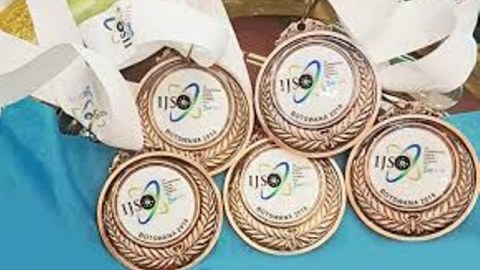 Dörd Azərbaycan məktəblisi beynəlxalq olimpiadada medal qazandı - FOTOLAR