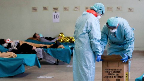 Koronavirusla bağlı SON STATİSTİKA - ABŞ və Avropa çətin vəziyyətdə
