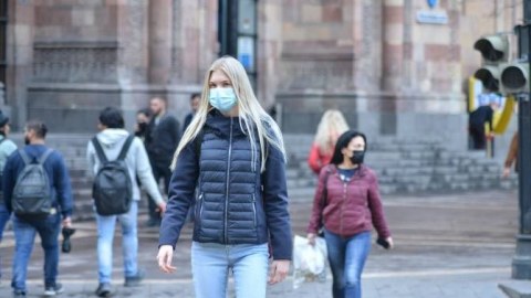 Ermənistanda koronavirus xəstələrindən bir öldü