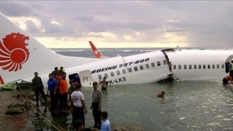 Tibbi təxliyə edən təyyarə qəzaya uğradı: 8 ölü