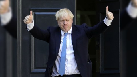 Böyük Britaniyanın Baş naziri xəstəxanadan evə buraxılıb