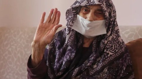 Türkiyədə koronavirusa yoluxmuş 107 yaşlı qadın sağaldı