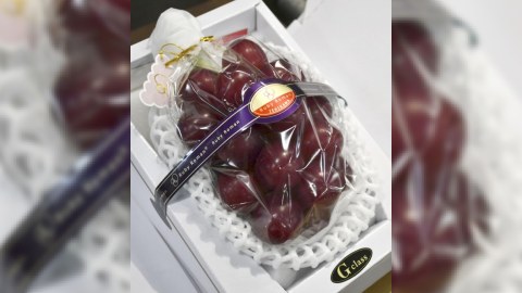 Yaponiyada bir salxım üzüm 11 min dollara satılıb