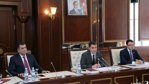 Hüquq siyasəti və dövlət quruculuğu komitəsi toplandı