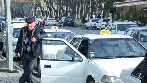 Pandemiya dövründə taksilər hansı qaydalarla işləyəcək? - DİQQƏT