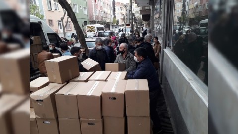 Diaspor Komitəsi İstanbulda yaşayan azərbaycanlı ailələrə yardım edib