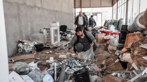 Altı ayda iki dəfə yanan “EuroHome”dan FOTOREPOTRTAJ