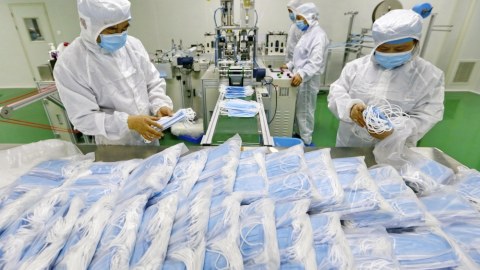 Çin son 3 ayda 50 milyard qoruyucu maska ixrac edib