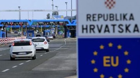 Xorvatiya 10 ölkənin vətəndaşları üçün sərhədlərini açdı  
