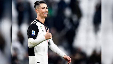 Ronaldu ilk milyarder futbolçu oldu