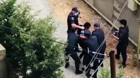 Xüsusi karantin rejim qaydalarını pozan şəxs polisə müqavimət göstərdi - FOTO