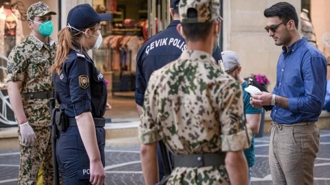 Paytaxt polisi maskasızları cərimələməyə başladı - FOTO