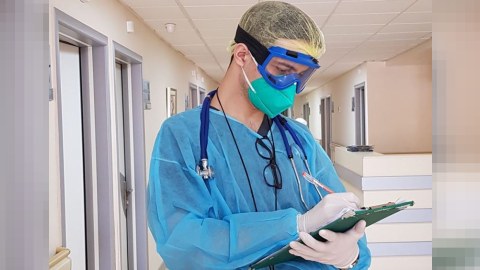 Azərbaycanda koronavirusa yoluxan həkimin FƏRYADI: “Xahiş edirəm, bizə inanın!” 