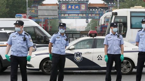 Çin polisi COVID-19 şübhəli 200 min adamı axtarır