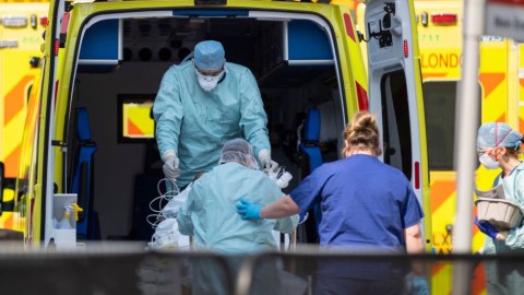Britaniyada koronavirusa yoluxanların sayı 300 minə çatdı