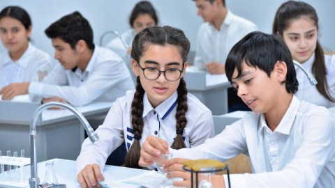 Bakı məktəblərində çalışan müəllimlərin orta aylıq maaşı açıqlandı - STATİSTİKA