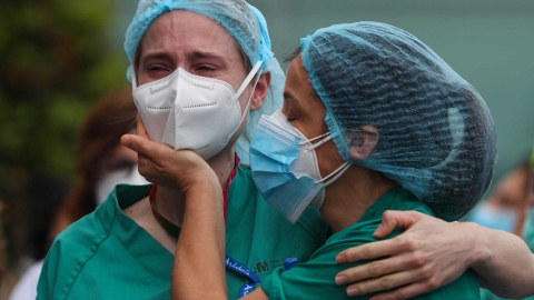 Virusla bağlı dəhşətli xəbər başlıqlarına ETİRAZ: “Bəzilərini stress öldürəcək”