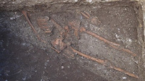 Varnada nəhəng insan skeleti tapıldı