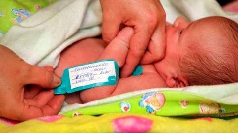 Uşaqları 26 il əvvəl dəyişik düşən ailələr iki milyon avro aldılar
