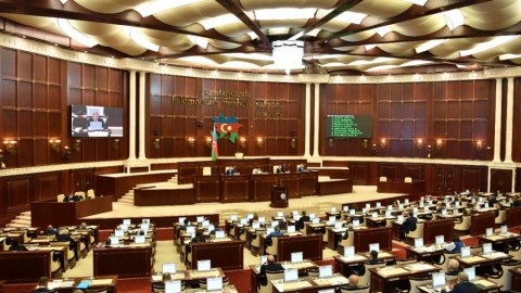 Parlamentin İctimai birliklər və dini qurumlar komitəsi üzvlərinin əsl ixtisası - Jurnalist, tərcüməçi, iqtisadçı…