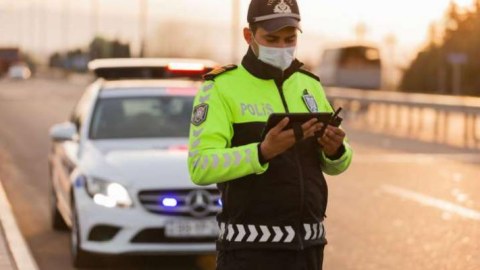 Sürücülərin diqqətinə: Yol polisi yenidən dayanma-durma cəriməsi yazacaq