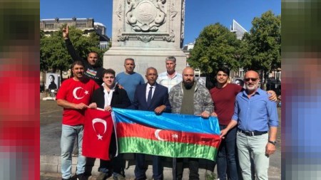 Niderlandda erməni təxribatına qarşı etiraz aksiyası - FOTO 