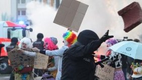 Almaniyada miqrantlarla qarşıdurma: 5 polis yaralandı