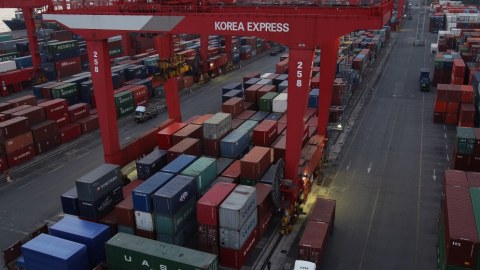 Cənubi Koreya iqtisadiyyatında tənəzzül başladı