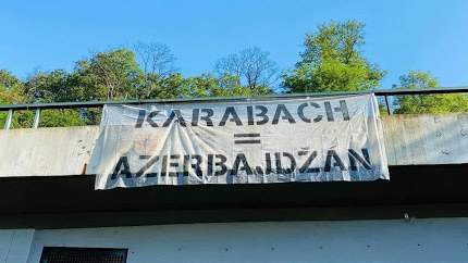Praqanın mərkəzi körpüsünün üzərindən 
