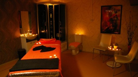 Oteldə əxlaqsızlıq yuvası aşkarlandı – Müştərilər də saxlanıldı