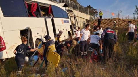 İstanbulda avtobus qəzası - 5 ölü, 25 yaralı