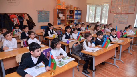Məktəblərdə bir dərs 35 dəqiqə, tənəffüs müddəti isə 10 dəqiqə olsun - TƏKLİF