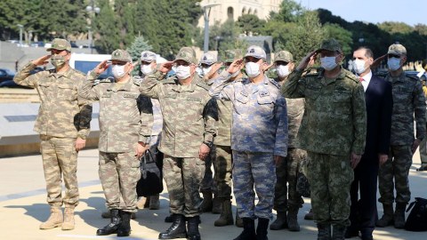 Azərbaycan və Türkiyə Müdafiə nazirləri Şəhidlər xiyabanında - FOTOLAR