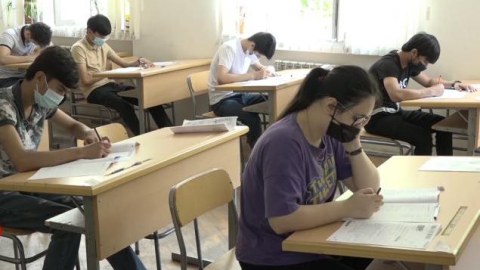 İlk qəbul imtahanı başa çatdı - 3 nəfər imtahandan qovuldu