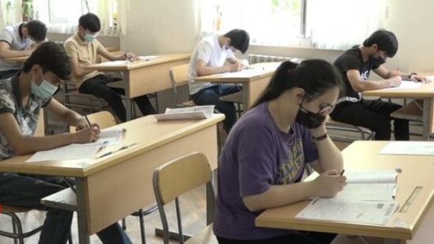 İmtahan başa çatdı - 1 nəfər zaldan qovuldu