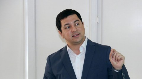Gürcüstan parlamentinin sədri özünü cəmiyyətdən təcrid etdi
