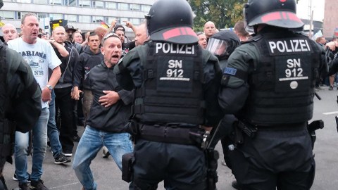 Almaniyada iğtişaşlarda 33 polis yaralandı