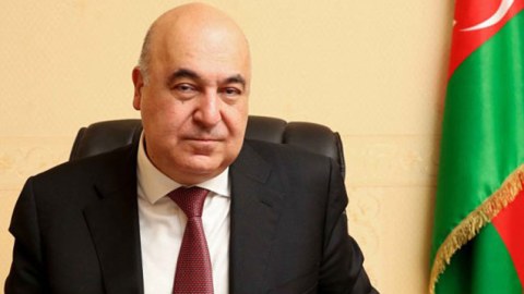 Çingiz Abdullayev rusdilli məktəblərin bağlanmasına qarşı çıxdı