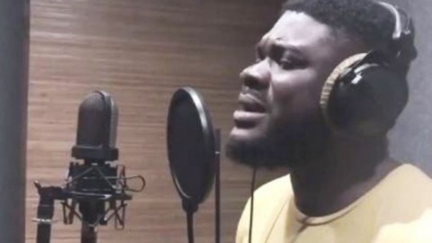 Nigeriyalı “Sarı gəlin”i Azərbaycan dilində oxudu - Video