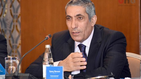 Siyavuş Novruzov Milli Məclisdə hesabat verdi