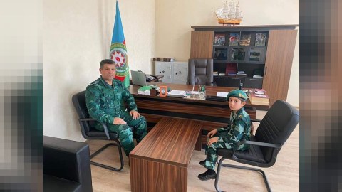 Sosial şəbəkələrdə məşhurlaşan qazaxlı uşaq diviziyaya aparıldı - FOTOLAR