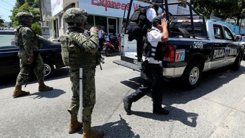 Meksikada 43 tələbənin itkin düşməsinə görə polislər həbs edildi