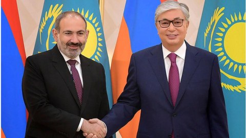 Rəsmi Qazaxıstanın Ermənistan sevgisi - Etməyin belə qardaşlar!!!