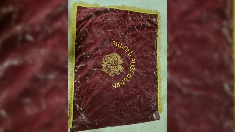 Düşmənin ələ keçirilən döyüş bayrağı - FOTOLAR