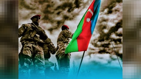 Döyüşə gedən jurnalistlər… Bu dəfə əllərində qələm deyil, silah tutublar… - FOTOLAR  